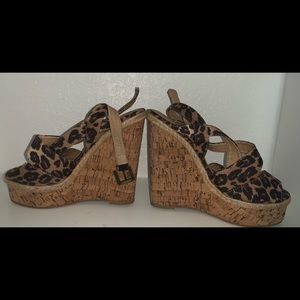 Leopard printed wedges 😍